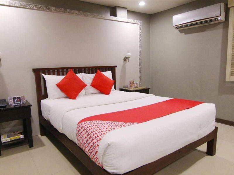 Oyo 103 Artina Suites Hotel Makati City Exterior foto