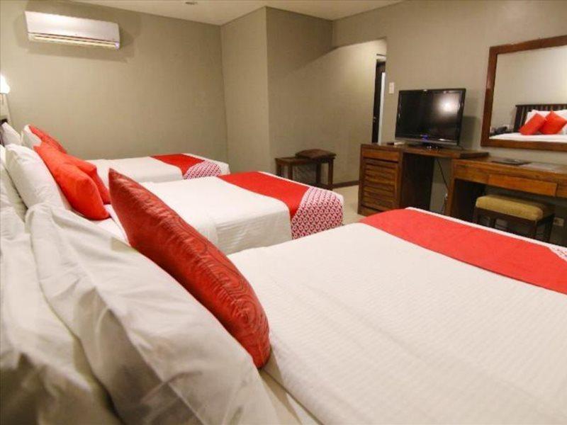 Oyo 103 Artina Suites Hotel Makati City Exterior foto