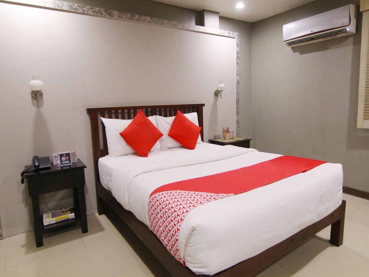 Oyo 103 Artina Suites Hotel Makati City Exterior foto