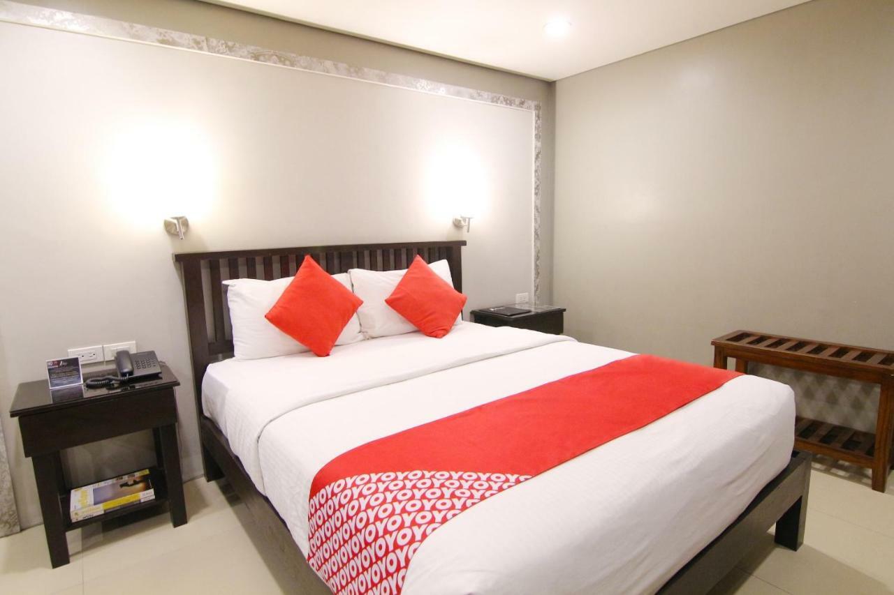 Oyo 103 Artina Suites Hotel Makati City Exterior foto
