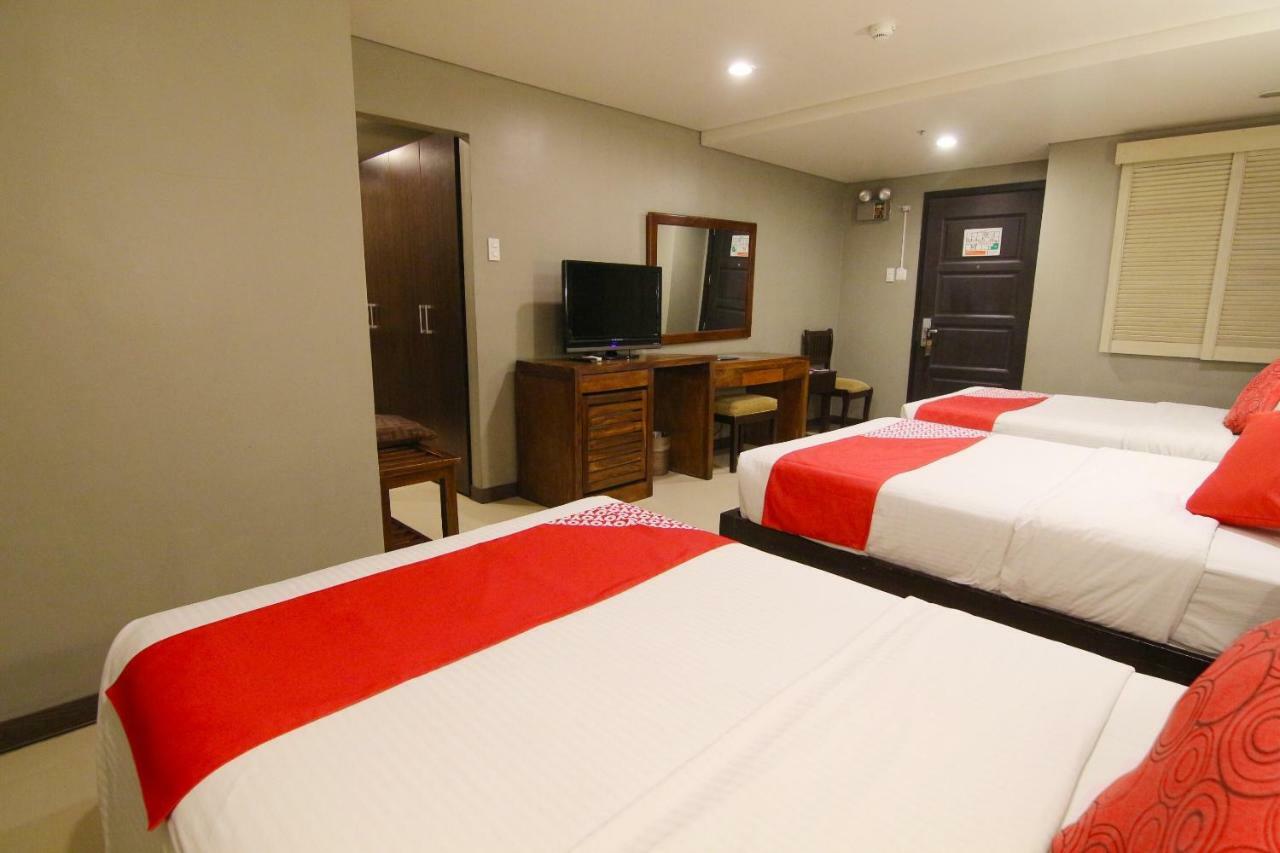 Oyo 103 Artina Suites Hotel Makati City Exterior foto
