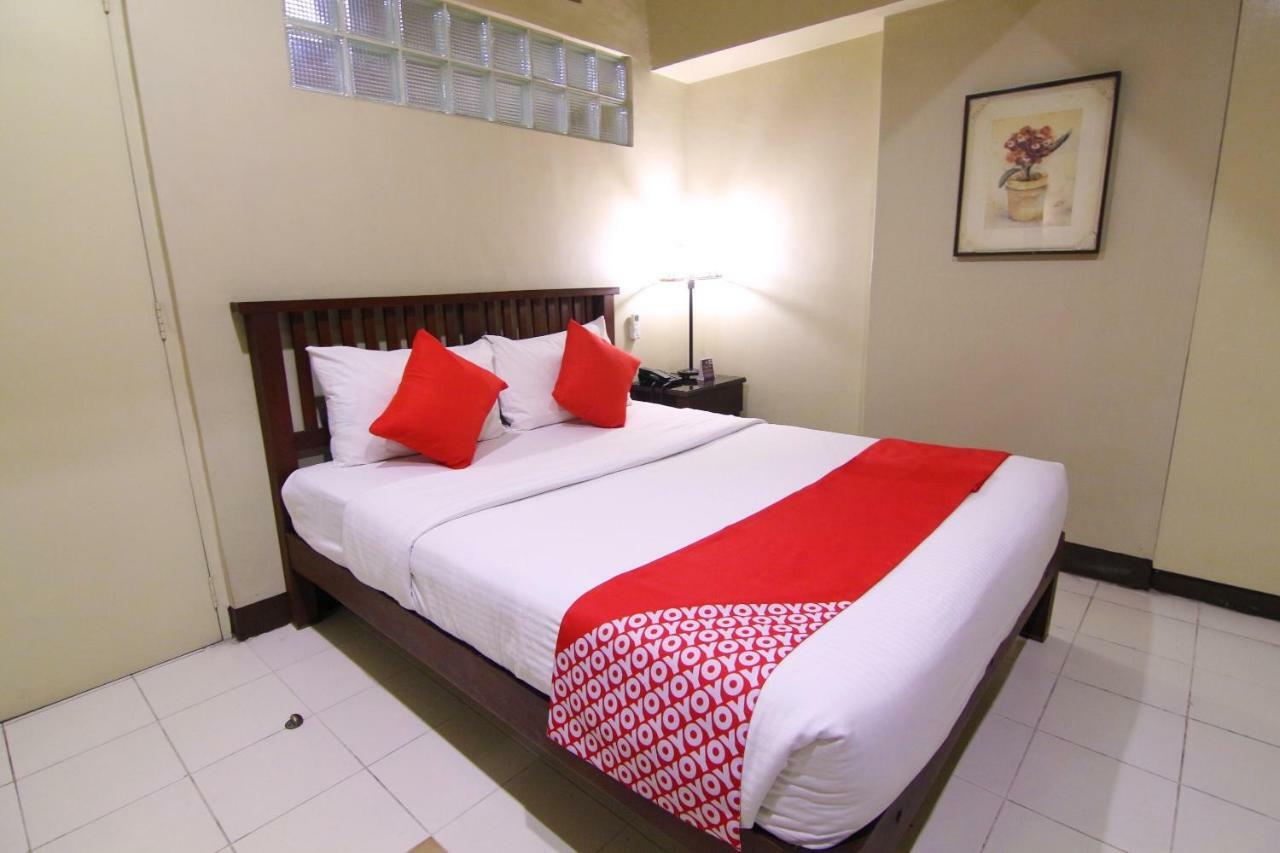 Oyo 103 Artina Suites Hotel Makati City Exterior foto