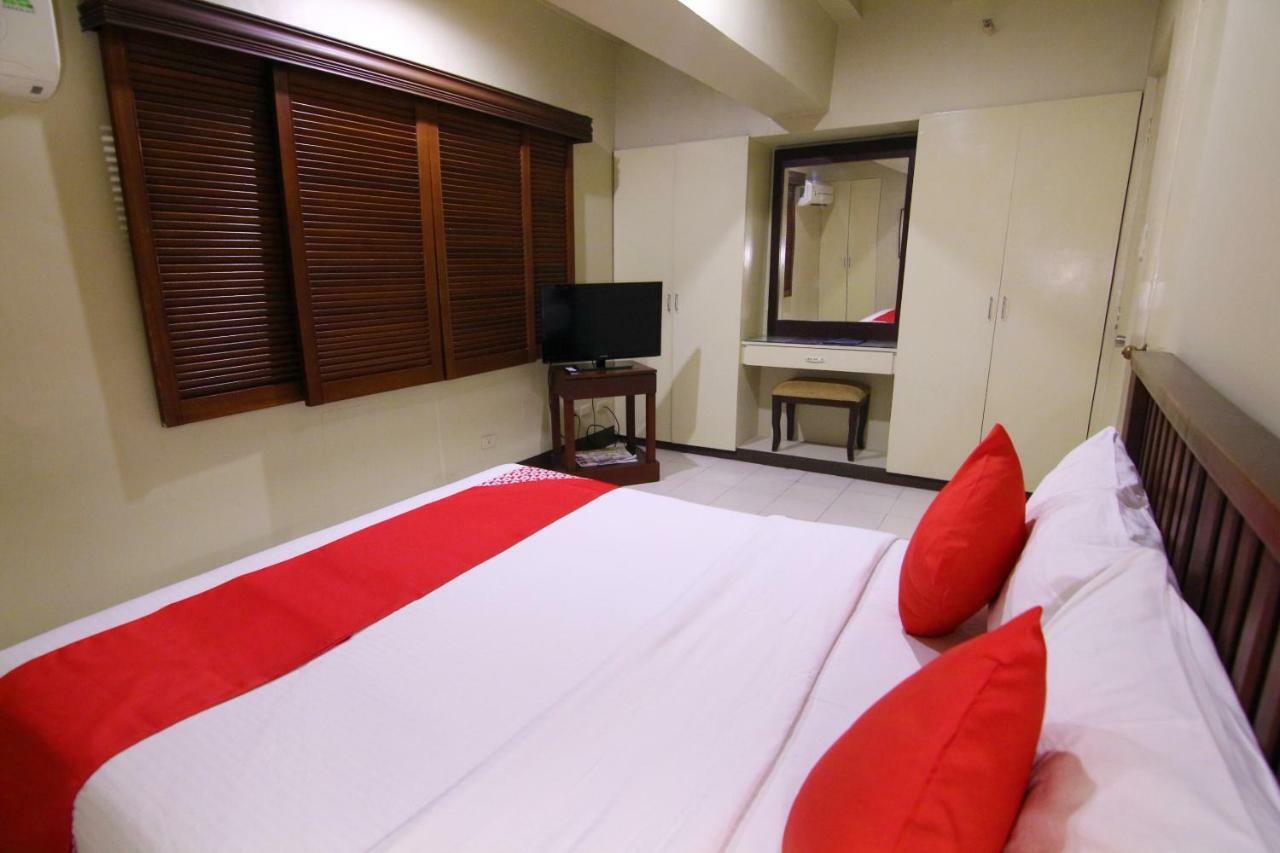 Oyo 103 Artina Suites Hotel Makati City Exterior foto