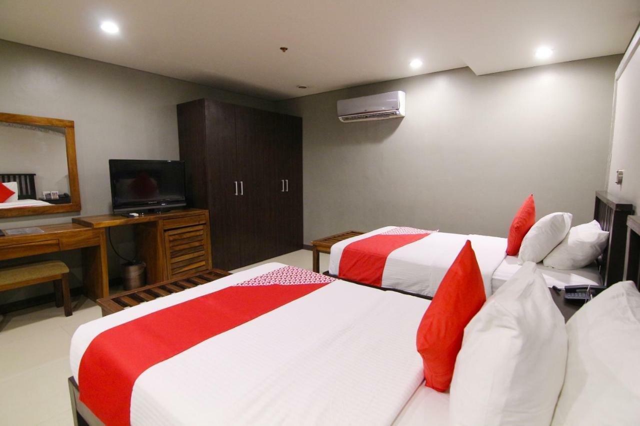 Oyo 103 Artina Suites Hotel Makati City Exterior foto