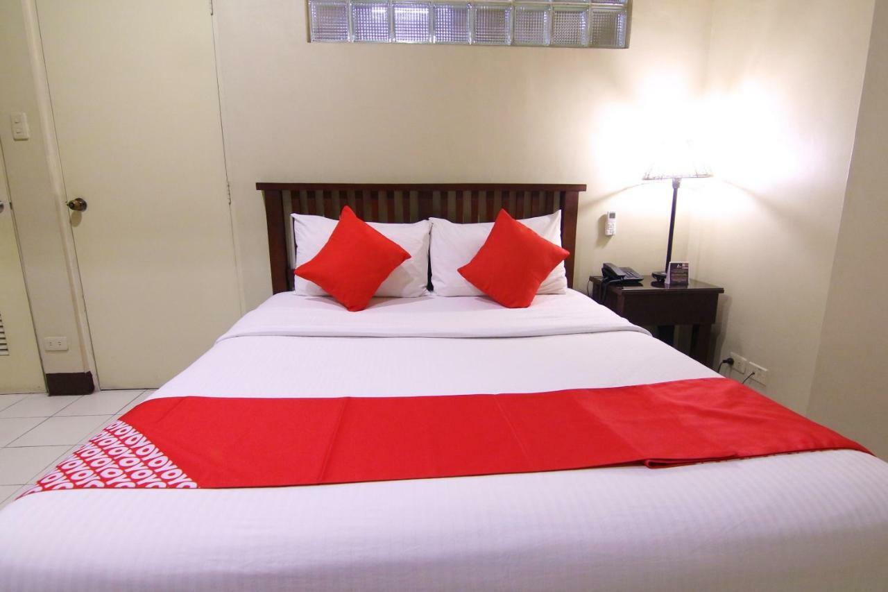 Oyo 103 Artina Suites Hotel Makati City Exterior foto