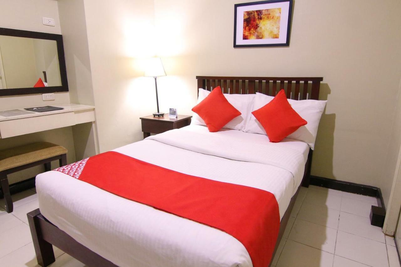 Oyo 103 Artina Suites Hotel Makati City Exterior foto